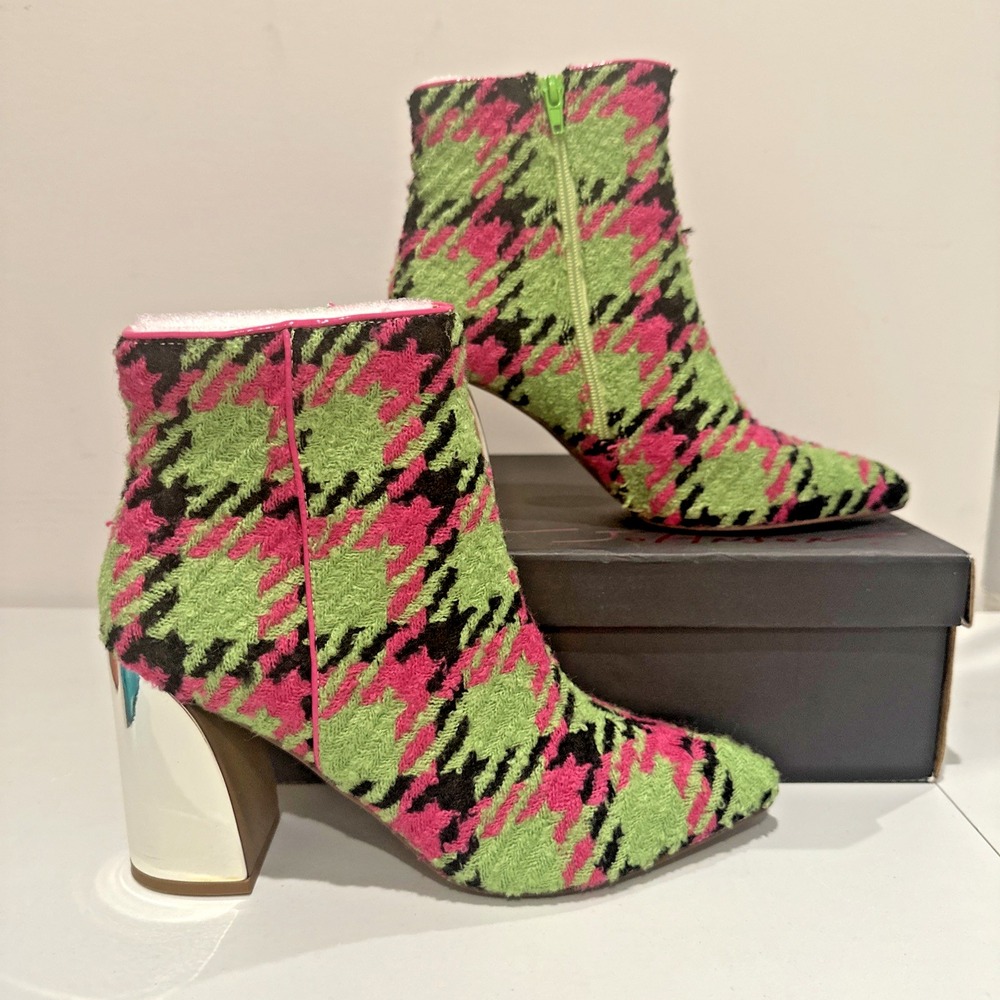 Betsey Johnson Size 8.5 Jackyy Houndstooth Ankle Boots Green Multi Tweed